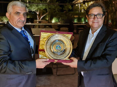 Mr Aly Abousabaa receives shield from Dr. Nasr El Din Obeid