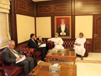 Meeting at the Ministry of Agriculture and Fisheries, Oman. Pictured: H.E. Dr Fuad bin Jaafar al Sajwani, Minister of Agriculture and Fisheries (center); H.E. Dr Ahmed Al Bakri, Undersecretary, MAF (right) and Dr Kamel Shideed, ICARDA ADG-IC (left).