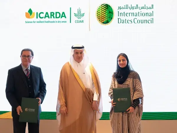From Left to Right: Mr. Aly Abousabaa, ICARDA Director General; HRH Dr. Abdulrahman Alfadley, Minister of Environment, Water, and Agriculture and Chairman of the IDC Members’ Council; HRH Princess Sarah bint Bandar bin Abdulaziz, IDC Executive Director. 