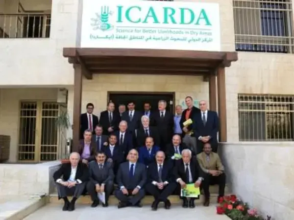 The brainstorming session convened by HRH Prince Hassan bin Talal of Jordan (pictured seated, first row, center-left) at ICARDA’s Amman offices initiated discussions on what a new vision for Jordan’s ‘badia’ would look like. 
