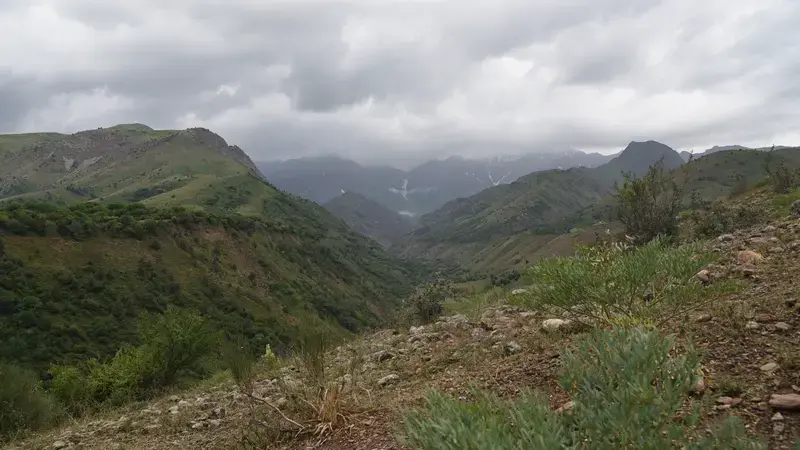 Mountains in Tashkent region Mountains in Tashkent region