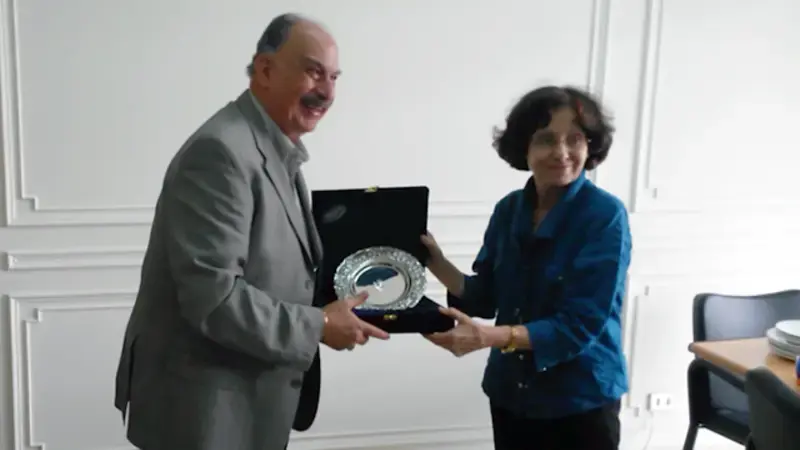 Dr. Solh expresses ICARDA's gratitude to Ms. Houda Nourallah for her long and dedicated service. Dr. Solh expresses ICARDA's gratitude to Ms. Houda Nourallah for her long and dedicated service.