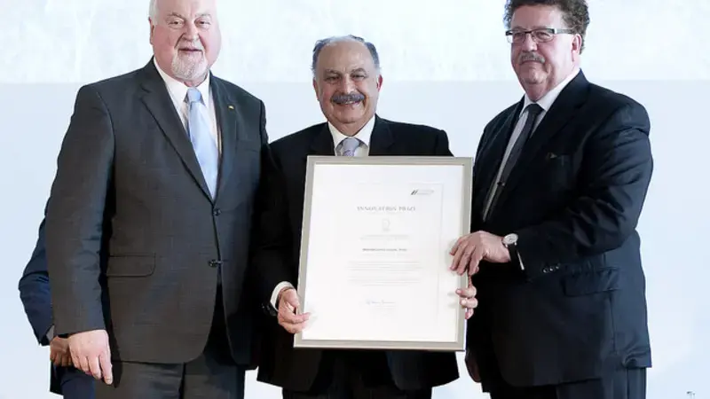 Dr. Mahmoud Solh, pictured with Dr. Peter Harry Carstensen, Chairman of Gregor Mendel Foundation (Left), and Hans-Joachim Fuchtel, State Secretary of German Ministry for Economic Cooperation and Development (Right) Dr. Mahmoud Solh, pictured with Dr. Peter Harry Carstensen, Chairman of Gregor Mendel Foundation (Left), and Hans-Joachim Fuchtel, State Secretary of German Ministry for Economic Cooperation and Development (Right)