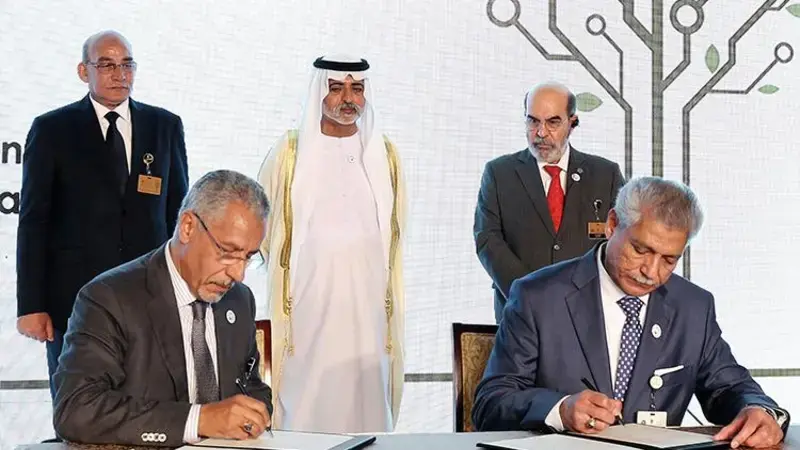 Kamel Shideed of ICARDA (right) signs a letter of intent with KIADPAI’s Secretary General Zaid Kamel Shideed of ICARDA (right) signs a letter of intent with KIADPAI’s Secretary General Zaid
