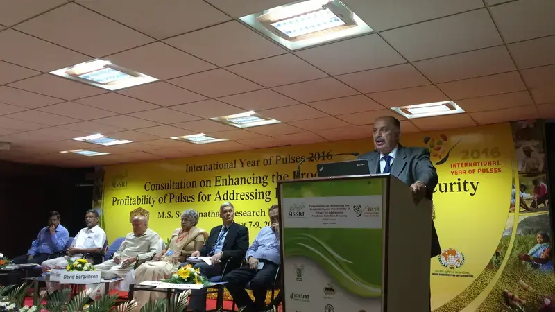 Dr. Mahmoud Solh, Director General of ICARDA, speaking at India's National Consultation Meeting on Pulses Dr. Mahmoud Solh, Director General of ICARDA, speaking at India's National Consultation Meeting on Pulses