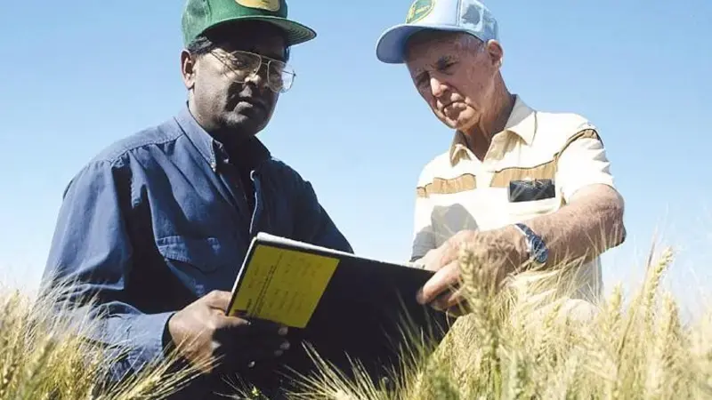 Dr. Sanjaya Rajaram (left), Senior Scientific Advisor at ICARDA, with Dr. Norman Borlaug Dr. Sanjaya Rajaram (left), Senior Scientific Advisor at ICARDA, with Dr. Norman Borlaug