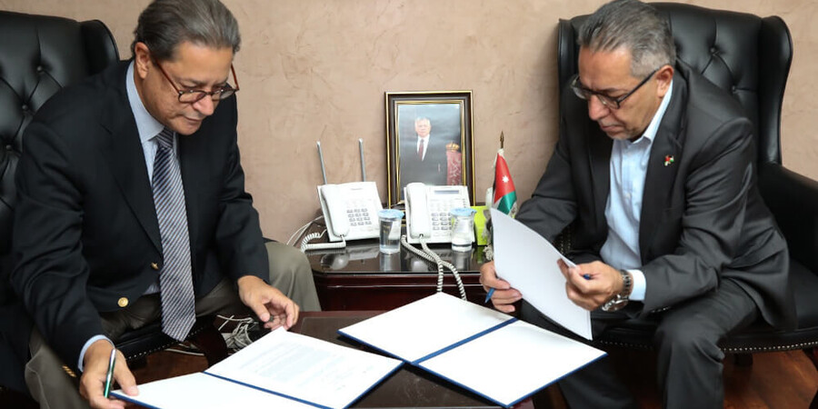 signing the MOU